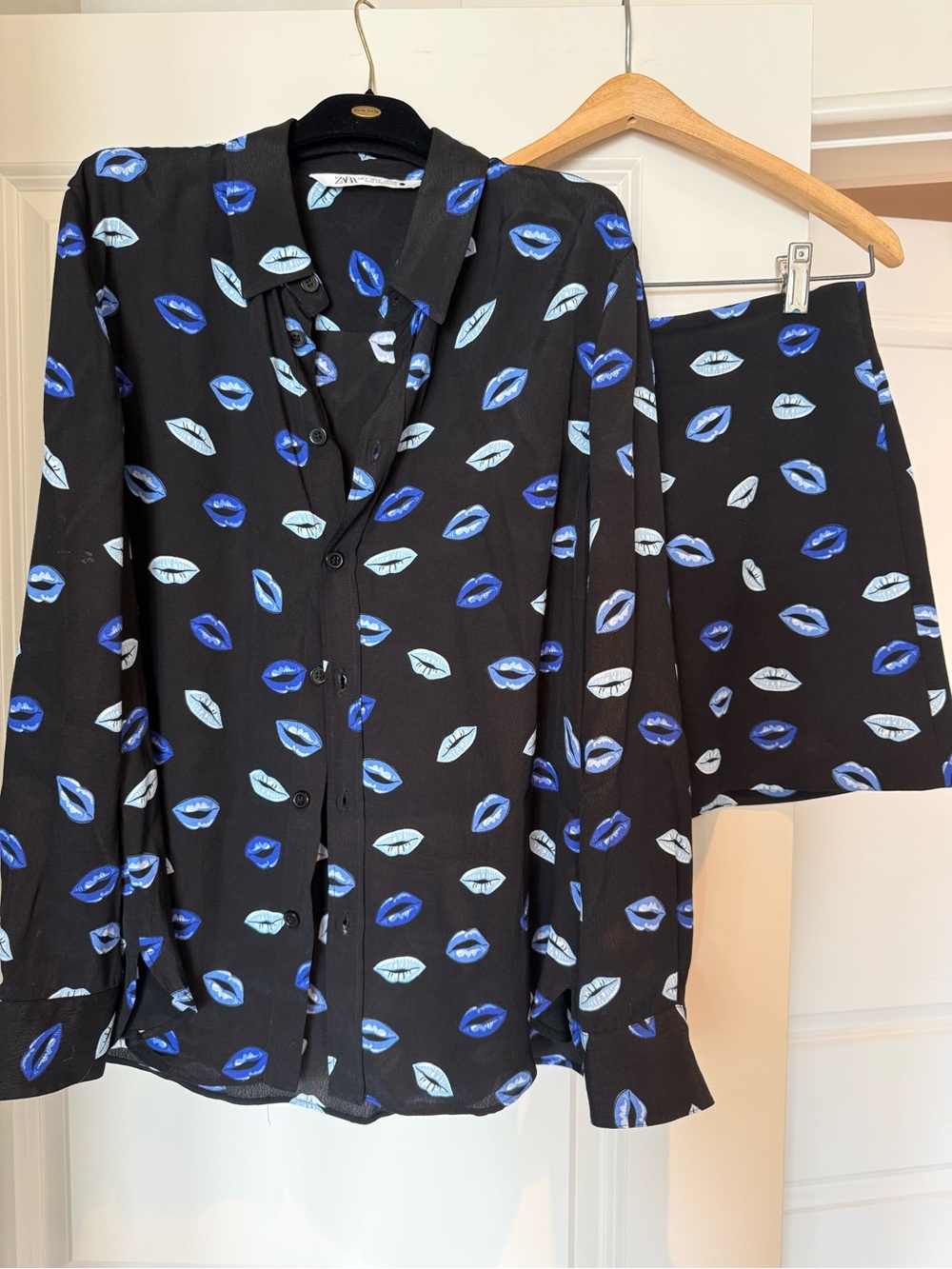 Women Black Lip Print Skirt and shirt set - Blue & Light Blue Pattern